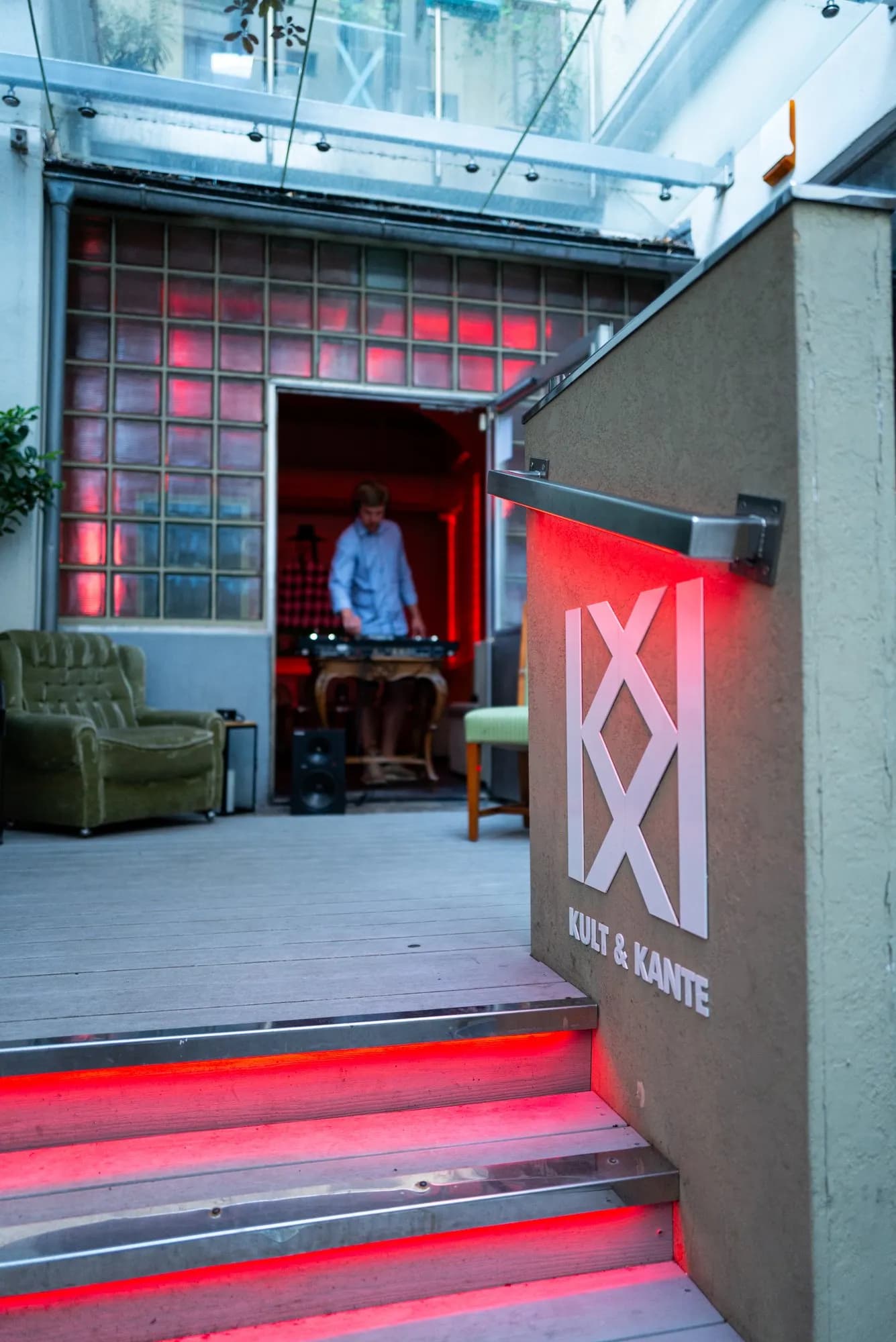 After-Work Location Wien 1060 – Eingang von Kult & Kante an der Mariahilfer Strasse